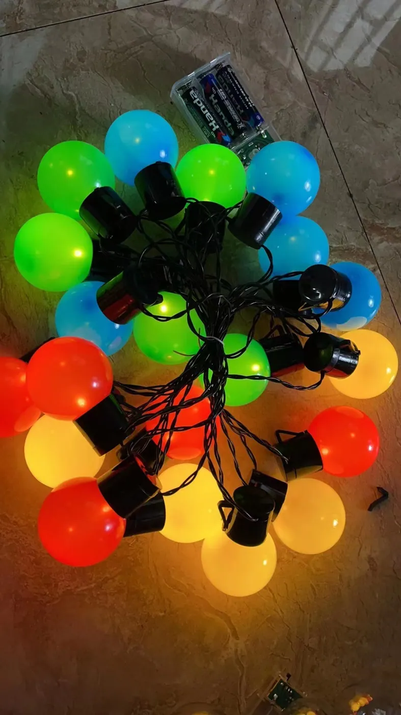 Solar Globe String Lights G40/G50 in use